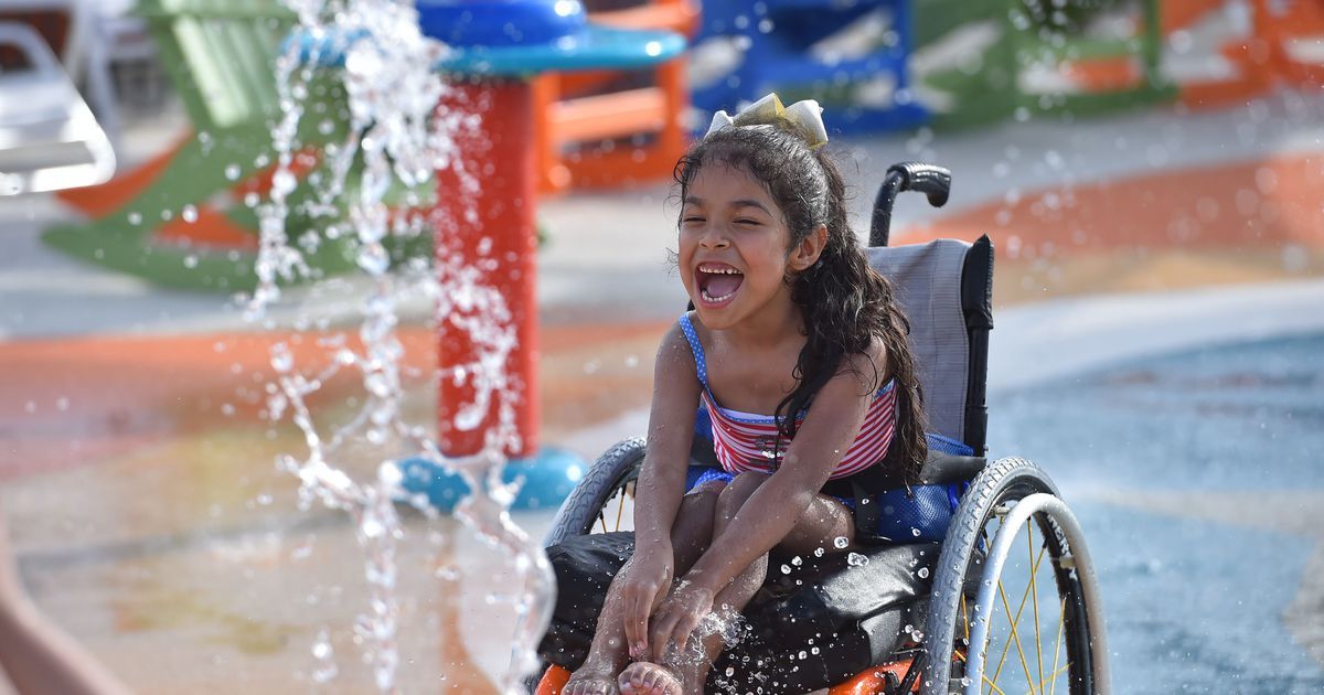 Das hier ist nicht einfach irgendein Wasserpark – es ist der erste Wasserpark der Welt für Kinder mit einer Behinderung!