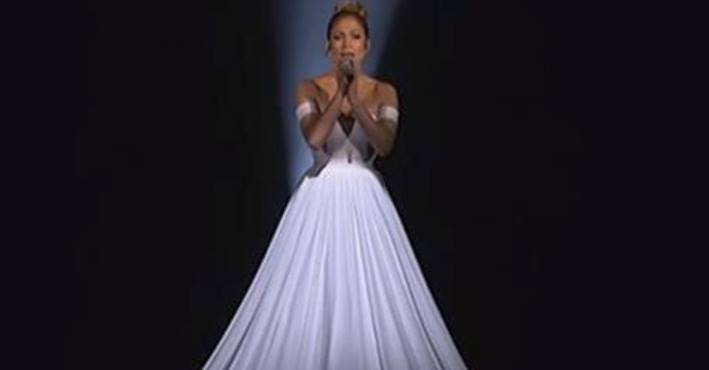 Das Kleid von Jennifer Lopez sieht normal aus – aber warte, bis die Kamera herauszoomt!