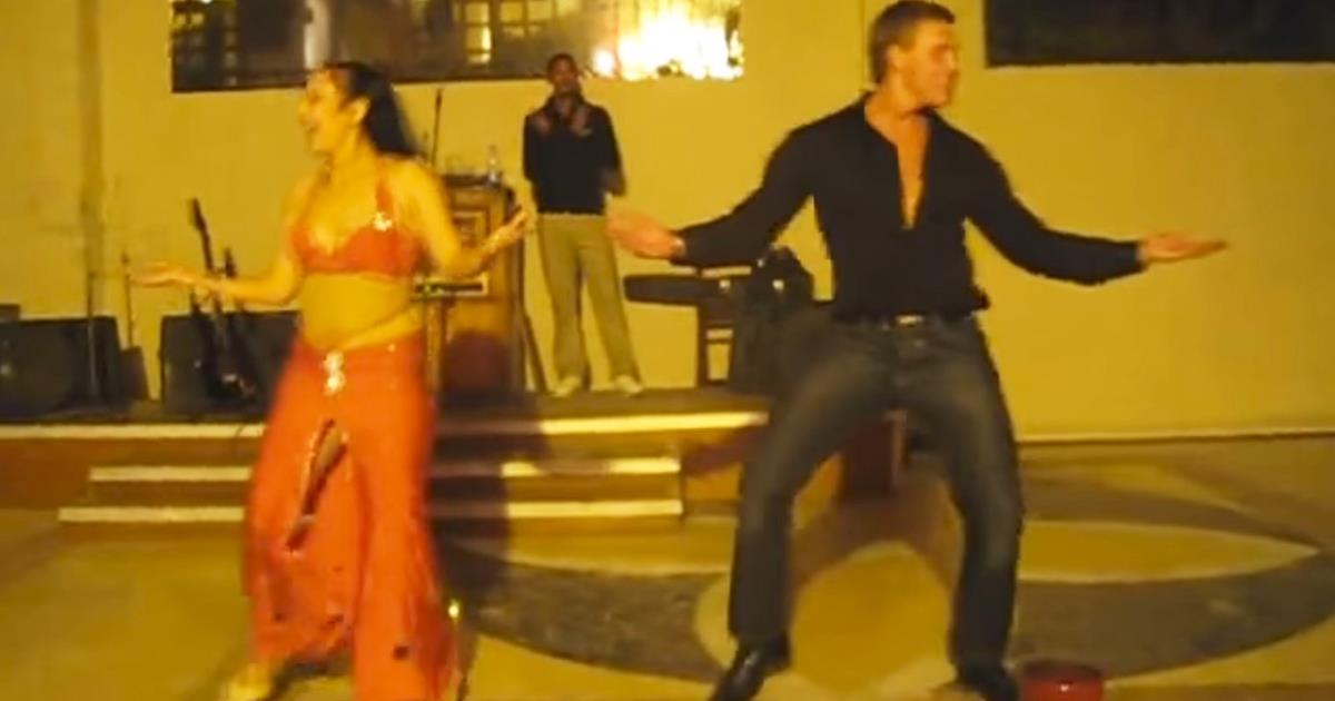 Wer tanzt besser, der russische Tourist oder die orientalische Tänzerin? Du musst das sehen!