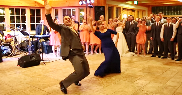 Der Bräutigam lud seine Mutter ein, zusammen zu tanzen. Aufmerksamkeit auf 0: 19 ... So von ihnen wartete niemand auf !!