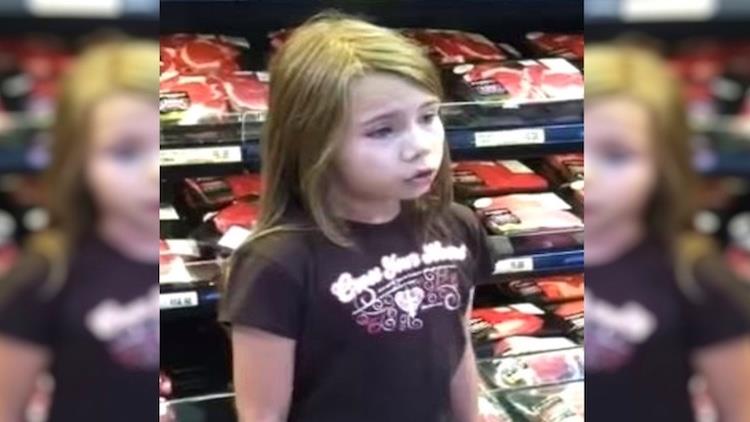 Sie filmte das Mädchen, das im Supermarkt sang – ohne zu wissen, dass dies zum Internethit werden würde