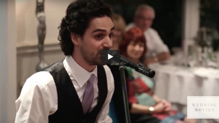 Australier singt aufwühlendes Lied auf Hochzeit des Bruders.