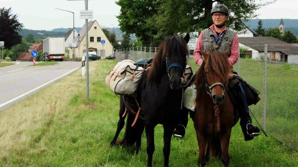 550 km! Opa will Enkel mit Pferd von Schule abholen!