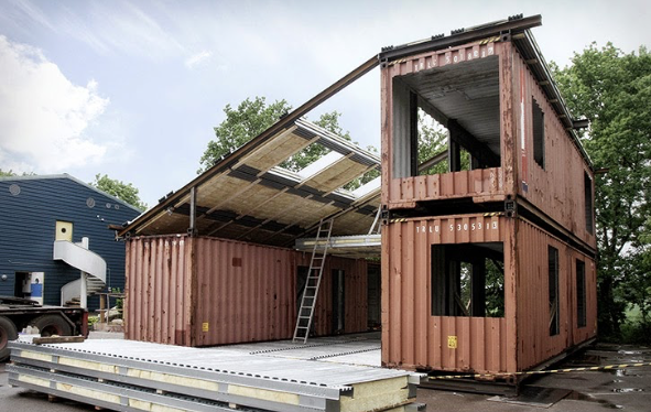 Sie bauten ein Haus aus drei Containern, wie es von innen aussieht wird dich überraschen!