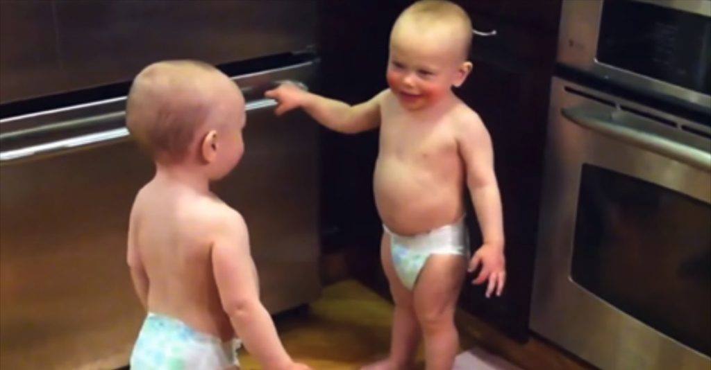 Die Zwillingsbrüder treffen sich in der Küche – ihre Diskussion wurde nun zum Internethit