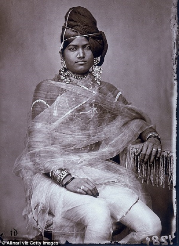 19 Fotos aus der Sammlung des indischen Maharaja, die seit über 100 Jahren unberührt geblieben sind.