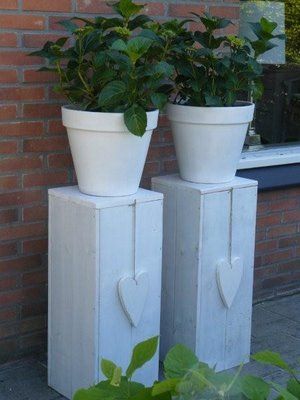 Säulen mit Pflanzkübeln sind echte Blickfänger für Ihr Haus…Tolle Inspirationsideen!