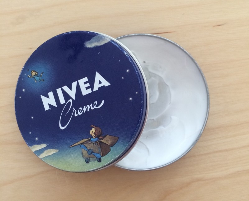 10 praktische Anwendungen für Nivea Creme.