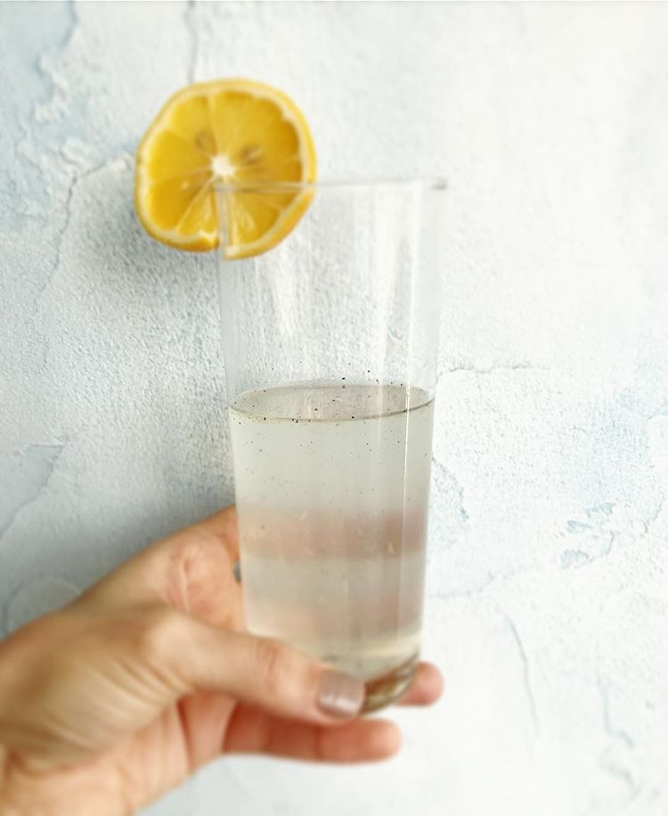 8 Dinge, die passieren, wenn man nur noch Wasser trinkt.