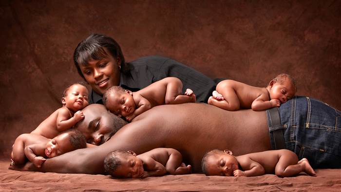 2010 wurde dieses Bild der Sechslinge berühmt – nun stellt die Familie das Foto nach!
