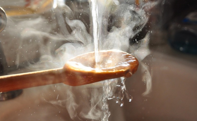 5 Gründe, warmes Wasser auf leeren Magen zu trinken.