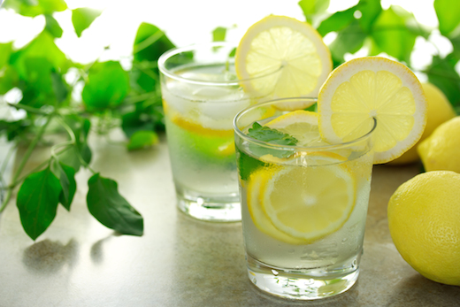 20 Gründe warum du Zitronen Wasser am Morgen trinken solltest