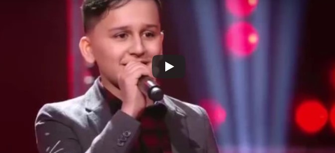 Der 13 Jährige singt ein Lied von Celine Dion – und die Jury fliegt beinahe aus ihren Stühlen