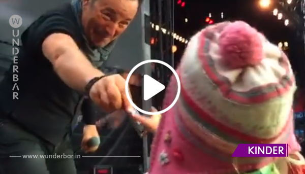 Bruce Springsteen holt eine 4-Jährige auf die Bühne – als sie diese betritt, überrascht sie alle