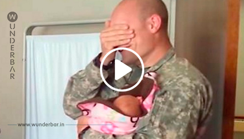 Der Soldat reiste 22 Stunden, um seine neugeborene Tochter zu sehen, und dann öffnet sie ihre Augen.