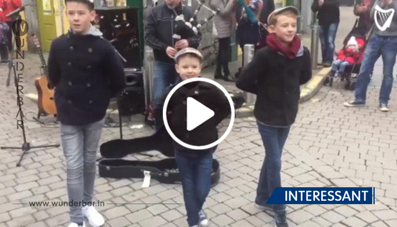Irischer Vater und seine drei Söhne beeindrucken Passanten auf der Einkaufsstraße mit ihrem Auftritt