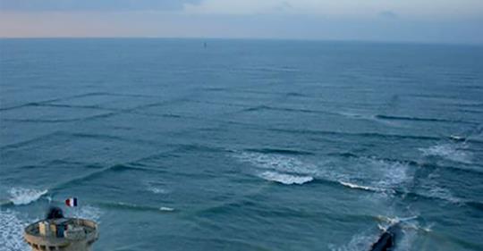 Wenn du quadratische Wellen auf der Wasseroberfläche siehst – bleib fern davon und warne andere sofort