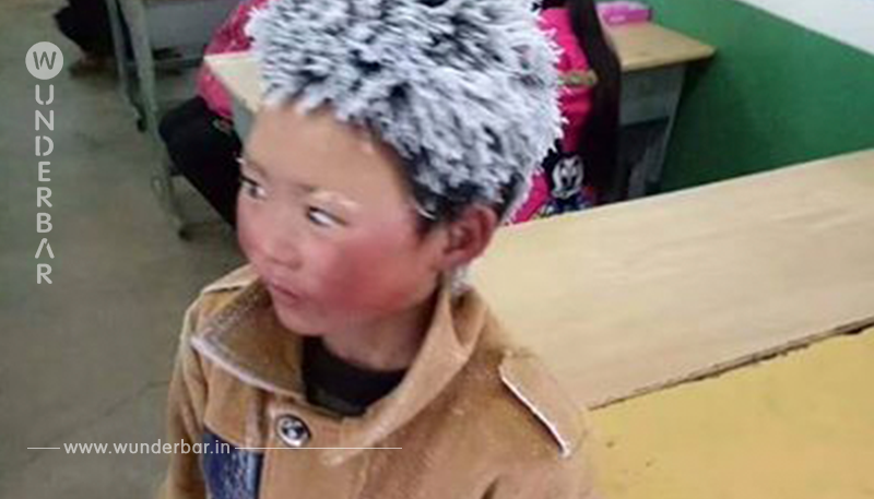 8-Jähriger kommt mit gefrorenem Kopf zur Schule – als der Lehrer näher hinsieht, bricht es ihm das Herz