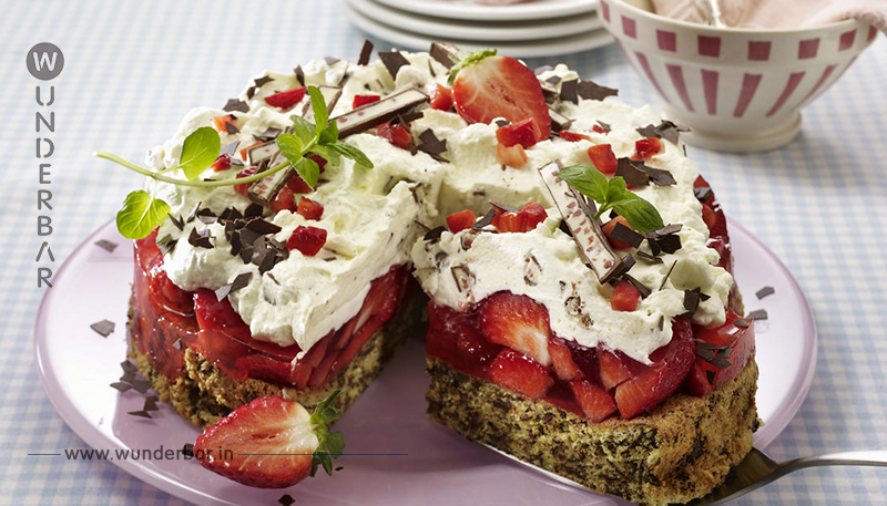 Yogurette Torte mit Erdbeeren: Das Rezept für Erdbeerglück!
