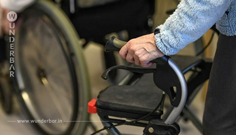 Im Pflegeheim: Demenzkranker wird mit gebrochenem Bein allein auf dem Boden gefunden