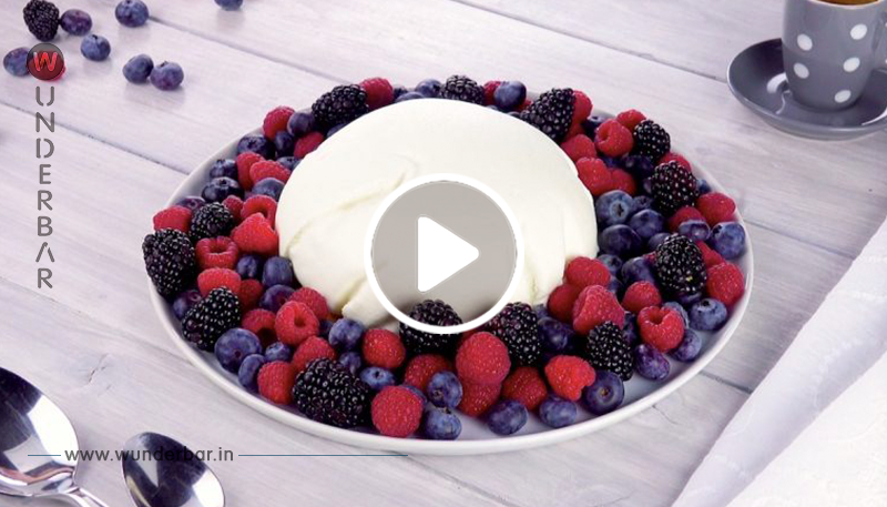 Dieses Rezept vereint Joghurt, Himbeeren, Eis und Kuchen zu einem fantastischen Dessert.