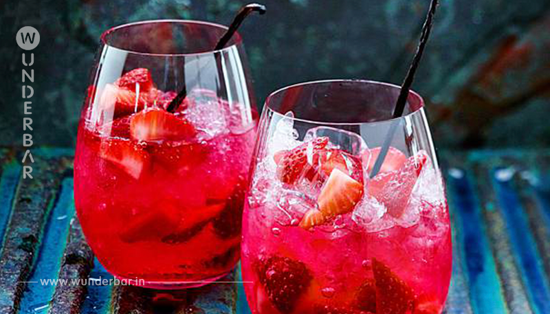 Erdbeer Vanille Bowle mit Limette und Gin
