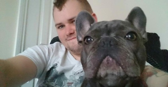 Hund stirbt 15 Minuten nachdem sein junges Herrchen den Folgen seiner Krebserkrankung erlag
