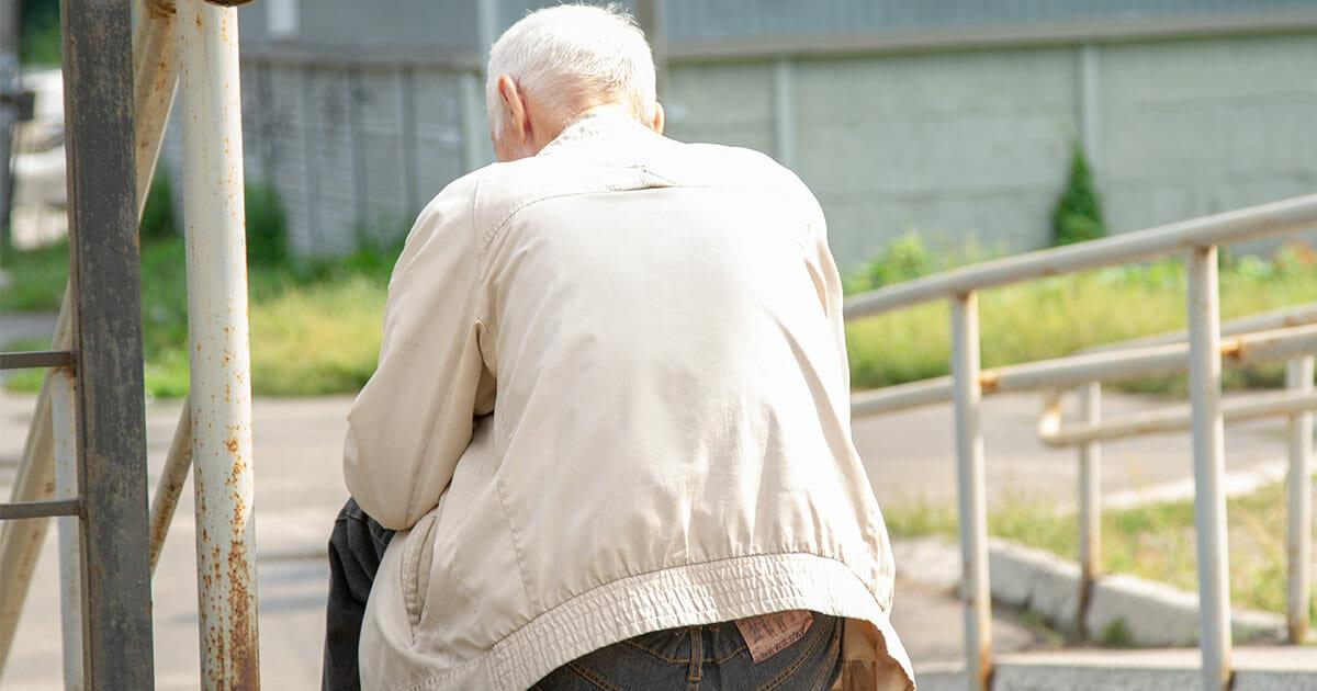 Düsseldorf: Rentner (80) fand vor Ort keinen Pflegeplatz für seine Frau (95) – um sie zu besuchen, muss er jetzt nach Essen fahren