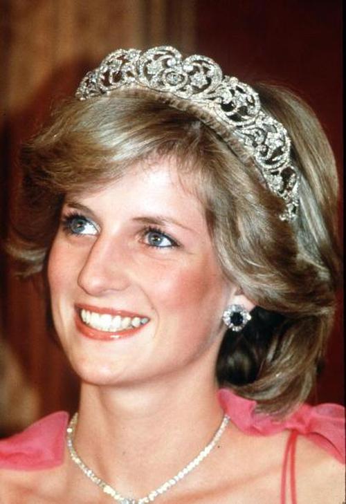 Es war sehr zerknittert – Designerin von Princess Dianas Hochzeitskleid erinnert sich, als sie es an dem Tag das erste Mal sah