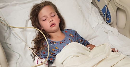 5-Jährige fällt beim Zähneputzen vom Bett – Schwerverletzt und eventuelle bleibende Schäden