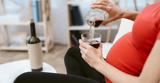 Schwangere kommt mit 3,2 Promille Alkohol im Blut zur Entbindung – Säugling überlebt Geburt nicht