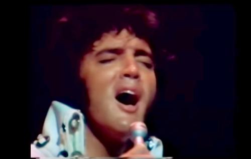 Elvis' Cover von  Bridge Over Troubled Water  wurde vor fast 5 Dekaden veröffentlicht.