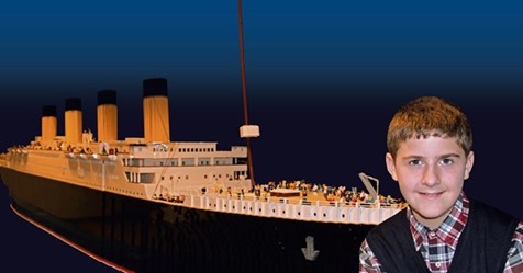 Dieser autistische Junge baute die größte Titanic-Rekonstruktion von Lego aller Zeiten!