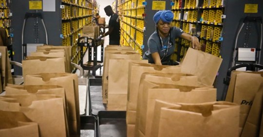 Amazon: 100.000 neue Mitarbeiter, mehr Stundenlohn
