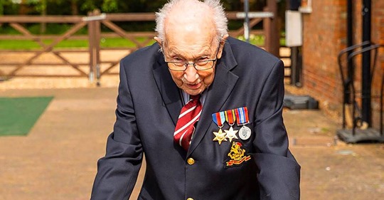 Knapp 100-jähriger Brite stürmt Charts mit 'You'll Never Walk Alone'