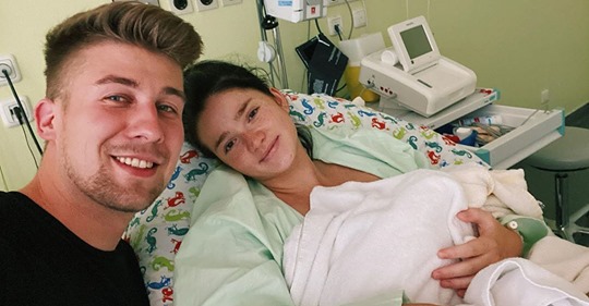 Familienfoto am Klinikbett: Julitas Baby ist auf der Welt!