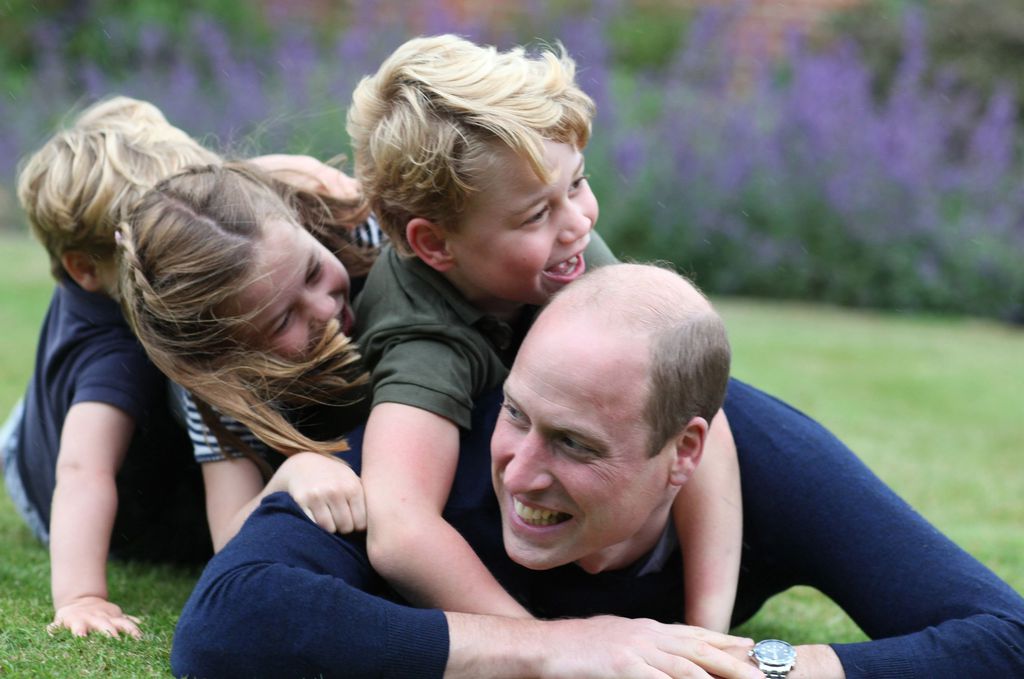 Prinz Williams Geburtstag: Ein bezauberndes Foto von ihm und seinen 3 Kindern