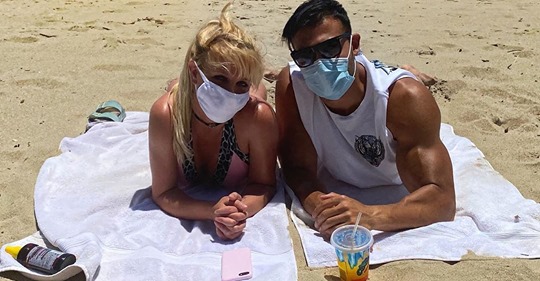 Beach-Time: Britney Spears und Sam Asghari turteln am Strand