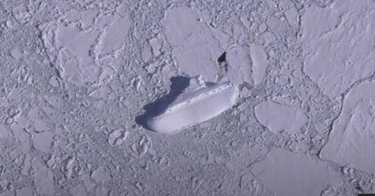 Kuriose Entdeckung bei Google Earth: Wie kommt dieses Schiff ins Eis der Antarktis?