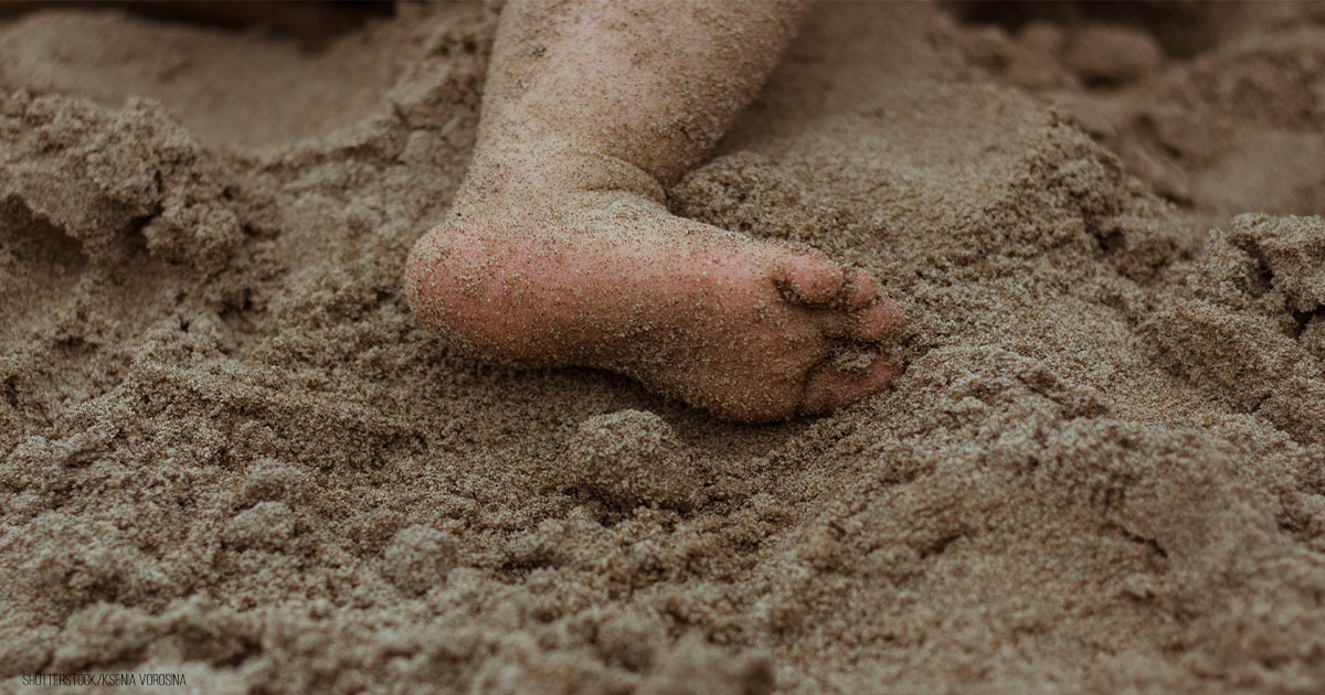 Kleiner Junge (†11) beim Spielen von Sandhaufen begraben: Wiederbelebung der Familie scheitert