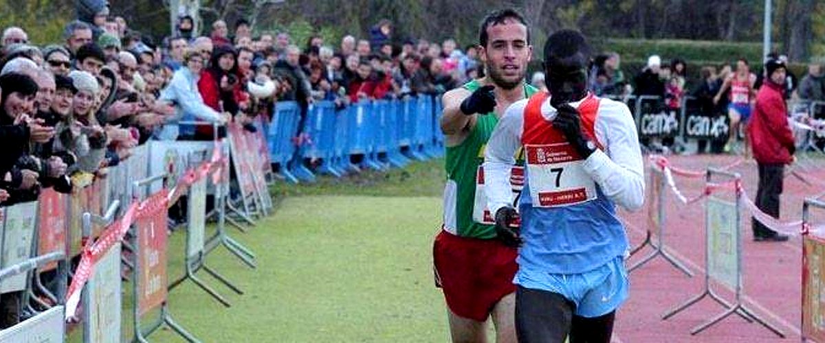 Der kenianische Läufer Abel Mutai führte mit großem Vorsprung, als er zehn Meter vor der Ziellinie anhielt.