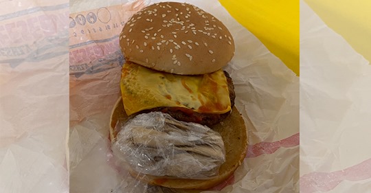 Auf diesem Cheeseburger war nicht nur Käse: Mann wollte Kokain schmuggeln – als Belag auf seinem Burger