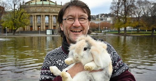 MUSIKER CÉSAR Mit dem Kaninchen in die Oper