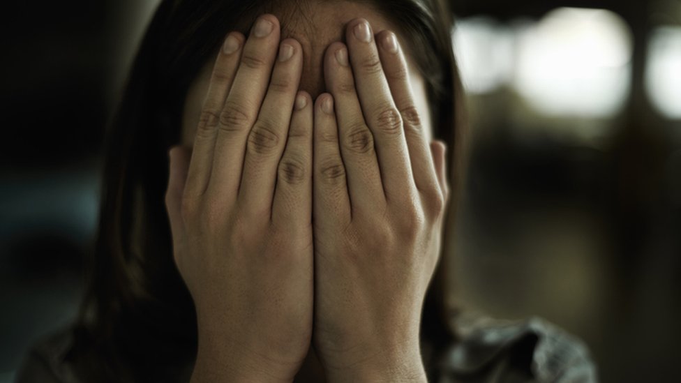 12 jähriges Mädchen wird gezwungen, Babys ihres Vergewaltigers zu gebären – darf nicht abtreiben