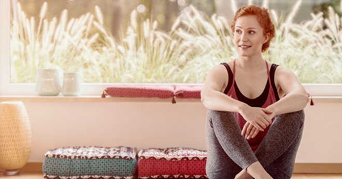 Yoga bei Menstruationsbeschwerden – das hilft