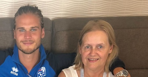 Rúrik Gíslason ehrt seine tote Mutter zu ihrem Geburtstag