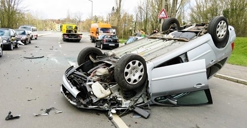 Fahren mit FFP2 Maske: Kein Versicherungsschutz bei Unfall?