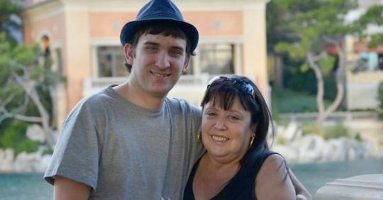 Mutter verliebt sich in den 16 jährigen Freund ihres Sohnes: Sie sind nun seit über 10 Jahren glücklich verheiratet