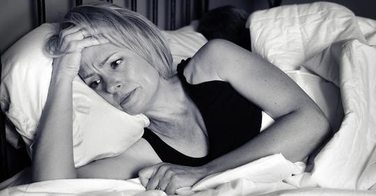 Eine Studie zeigt, dass ältere Eltern Schlafprobleme haben, weil sie sich Sorgen um ihre erwachsenen Kinder machen
