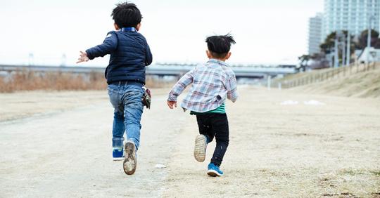 Bis zum Mond und zurück: 7 Jähriger läuft 22.000 Kilometer für kranken Bruder